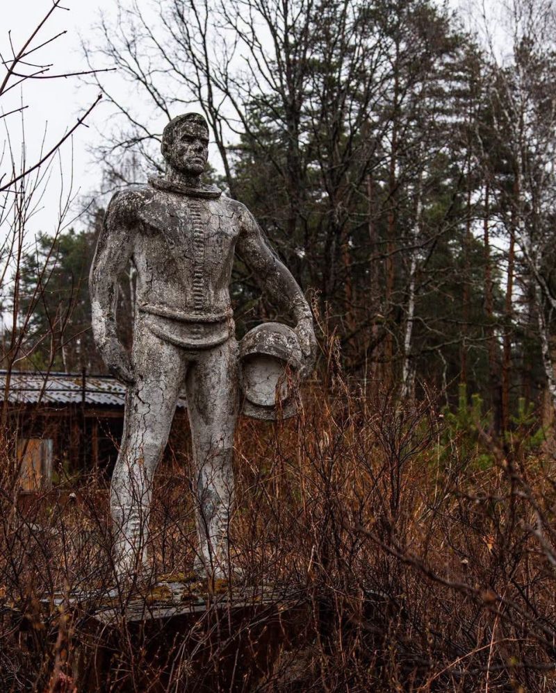 Abandoned Cosmonaut Statue.jpeg